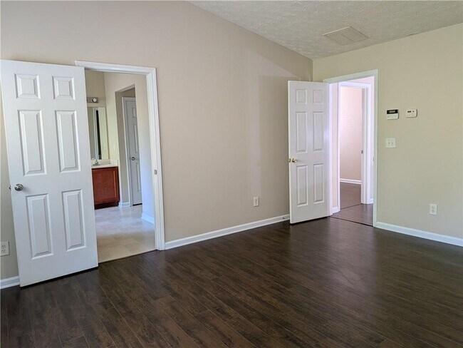 Building Photo - 4624 Windale Dr NW
