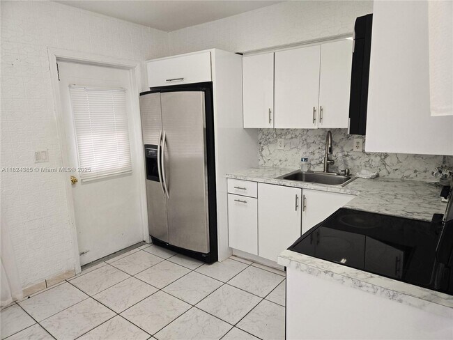 Building Photo - 2754 NW 16th Terrace