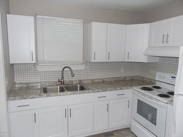Building Photo - 5830 Yellow Pine Ct