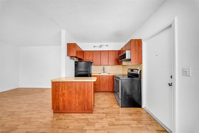 Building Photo - 3525 Tyler St