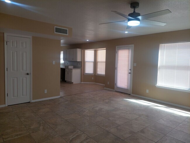 Building Photo - 4 BEDROOM 3 BATHROOM HOME! fully remodeled...