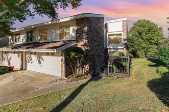 Building Photo - 2945 Country Pl Cir