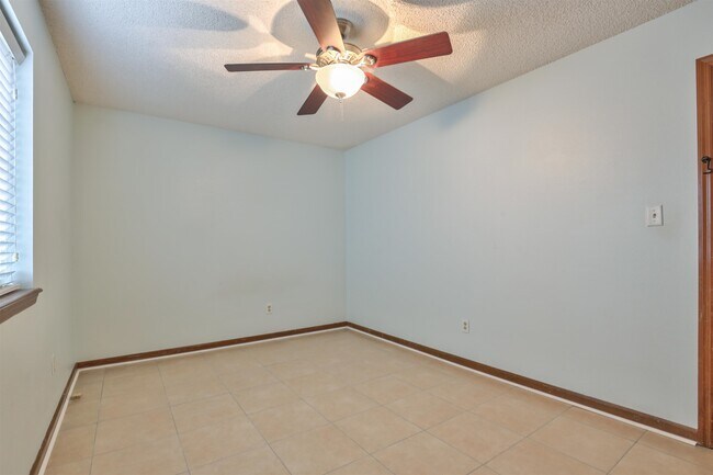 Building Photo - 1609 Willow Bend Way