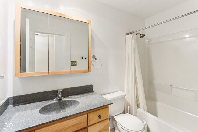 Building Photo - 521 Thornberry Dr