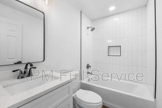 Building Photo - 1405 14th Ave N