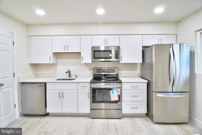 Building Photo - 87 Meadowlark Ave