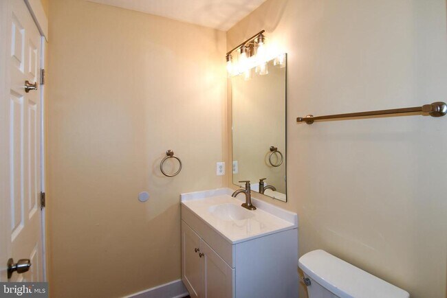 Building Photo - 5523 Halwis St