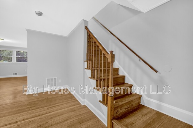 Building Photo - 1307 Dartmouth Ave