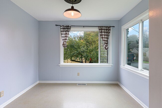Building Photo - Move in ready now! Eastside rambler with A/C, 2 bed 1 bath. Olympia School District.