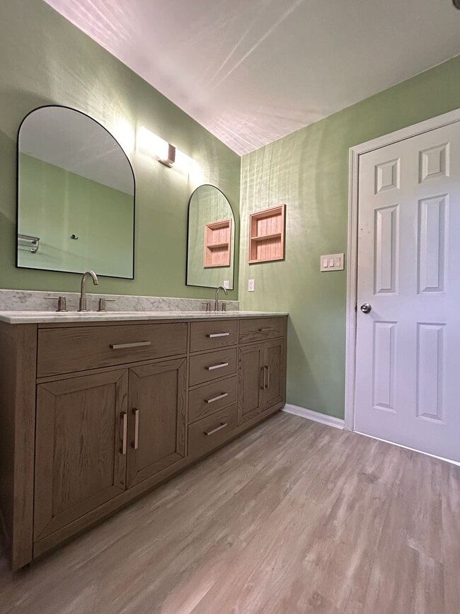 Building Photo - Spacious & Updated 4-Bedroom Gem in the He...