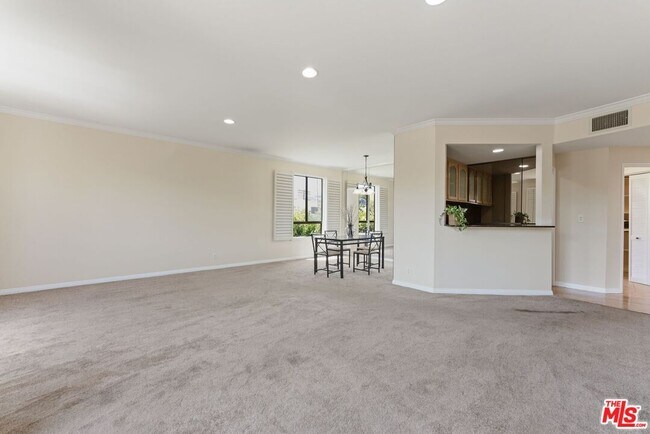 Building Photo - 1315 S Roxbury Dr