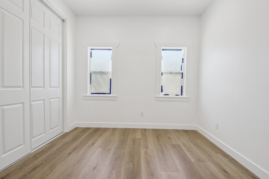 Building Photo - 3613 5th Ave