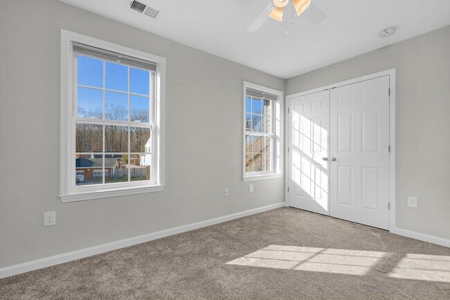 Building Photo - Beautiful 4br 2.5ba with huge basement and garage in Edgemere