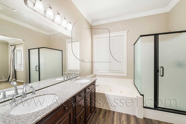Building Photo - Elegant 4 Bed/2 Bath Home In Desirable North Shore Community!