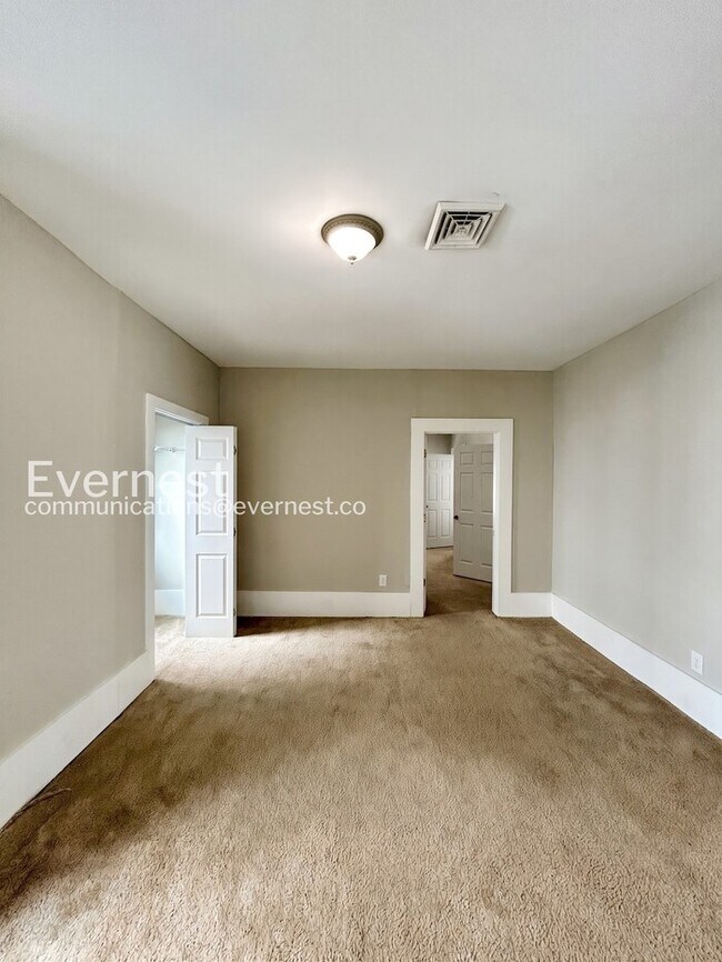 Building Photo - 3 Bed, 2.5 Bath Home with Fenced Yard / Pet-Friendly / Available Now!
