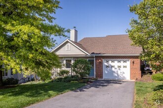 Building Photo - Spacious Duplex in Lake Terrace