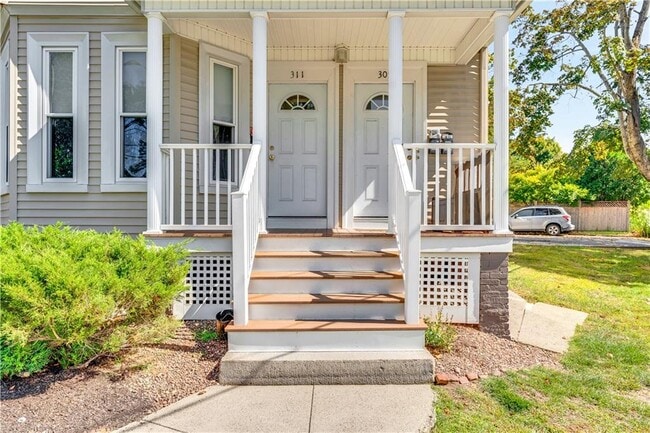 Building Photo - 309 Highland Ave