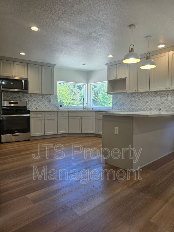 Building Photo - 9421 Fair Oaks Blvd