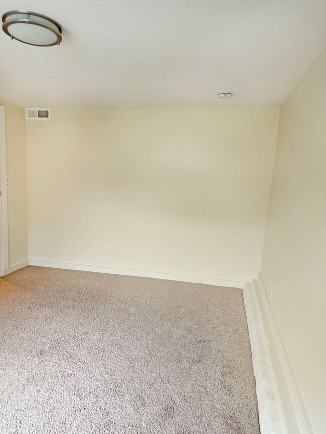 Building Photo - 5bed/2bath Single Family Home!