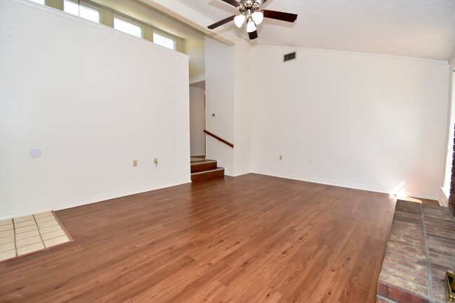 Building Photo - 3 Bed 2 Bath in Ruston. Call Today!