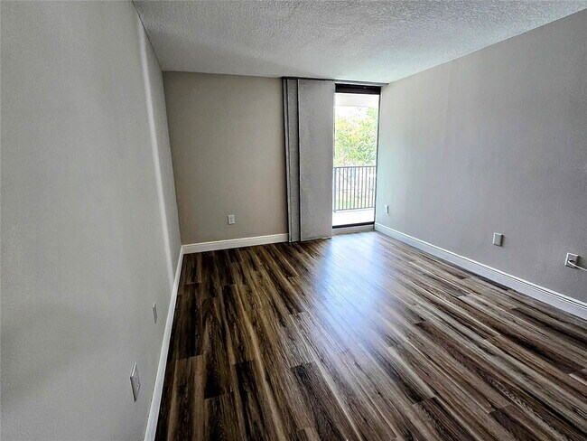 Building Photo - 1101 River Reach Dr