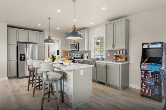 Building Photo - 421 Bluegrass Way