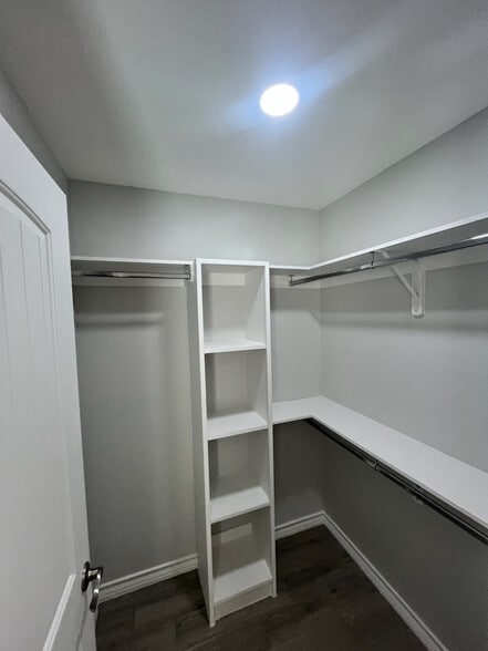 Building Photo - 1810 Atrium Pl Dr