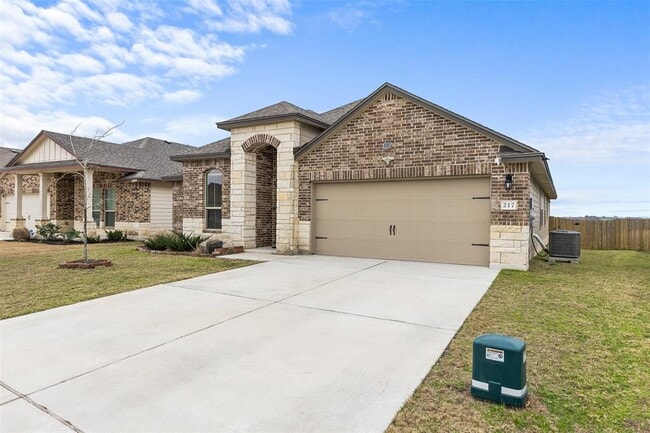 Building Photo - 217 Nathaniel Dr