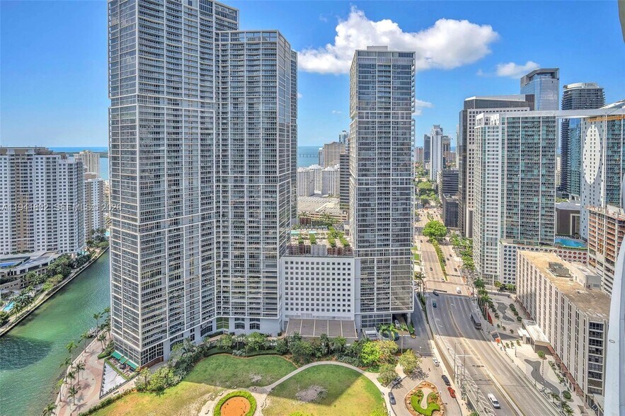 Building Photo - 200 Biscayne Boulevard Way