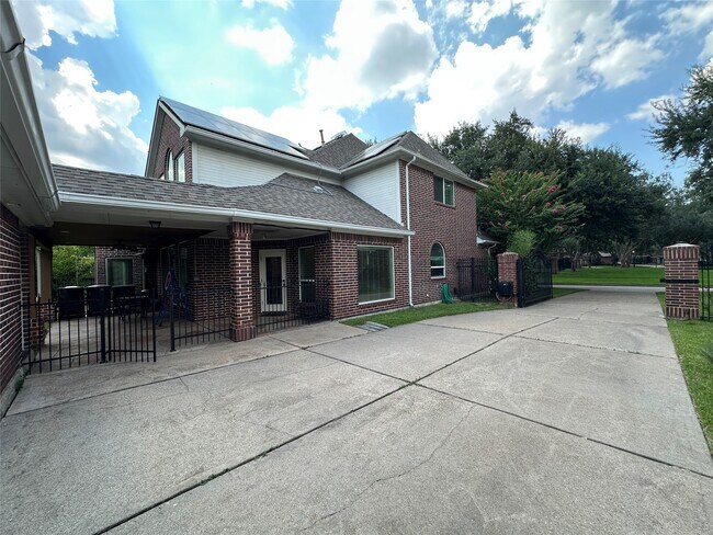 Building Photo - 3206 Oakland Dr