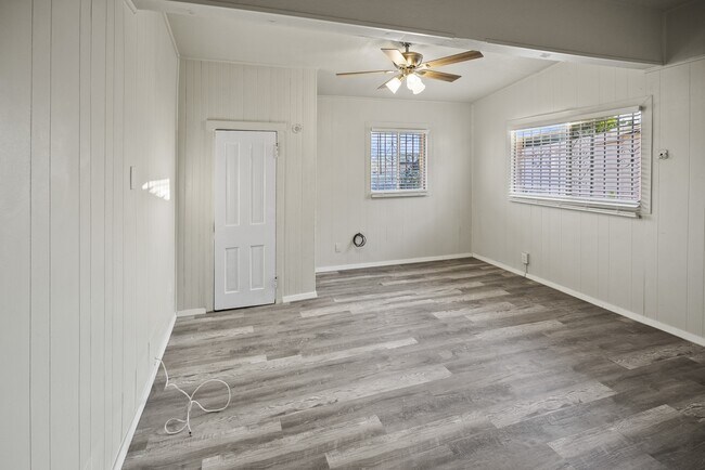 Building Photo - 3418 Yandell Dr
