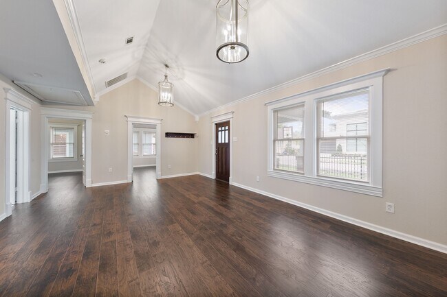 Building Photo - 407 E 27th St