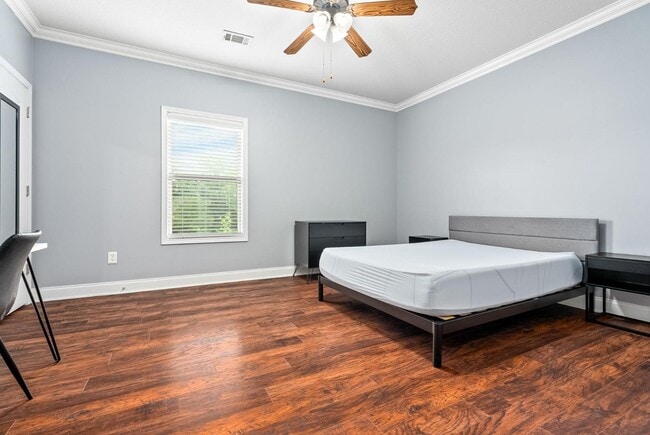 Building Photo - 836 W Glenn Ave