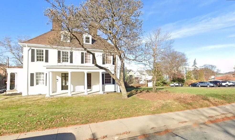 Building Photo - 6401 Fifth Ave