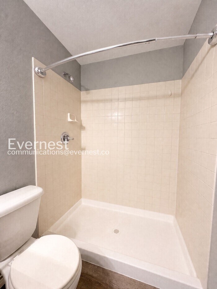 Building Photo - 18761 E Water Dr