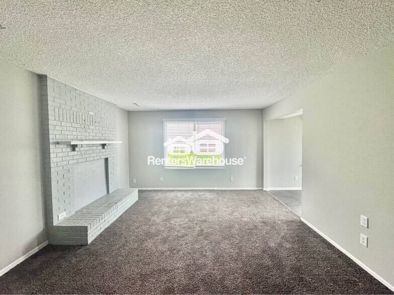 Building Photo - 2112 E Caulder Ave