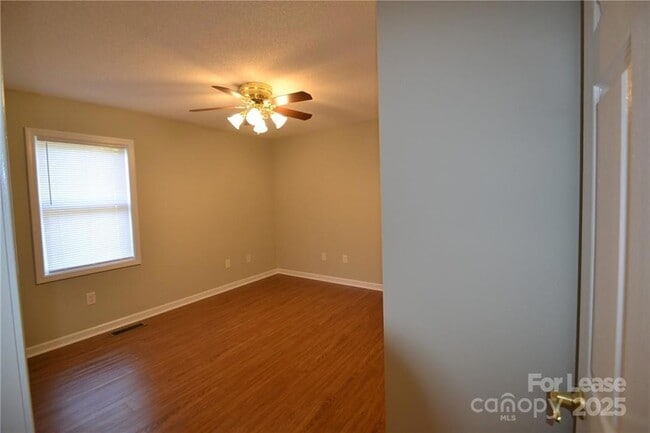 Building Photo - 1212 Beechwood Dr