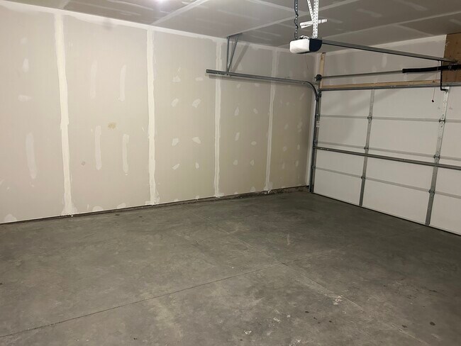 Building Photo - 6103 S Alki Pl