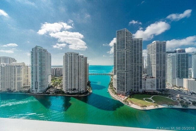Building Photo - 300 S Biscayne Blvd