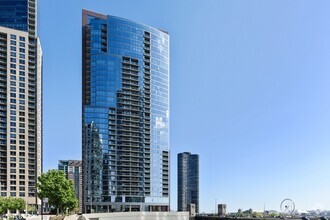 Building Photo - 450 E Waterside Dr