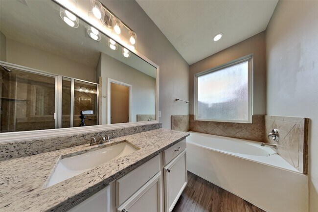 Building Photo - 30710 Basil Trace Dr