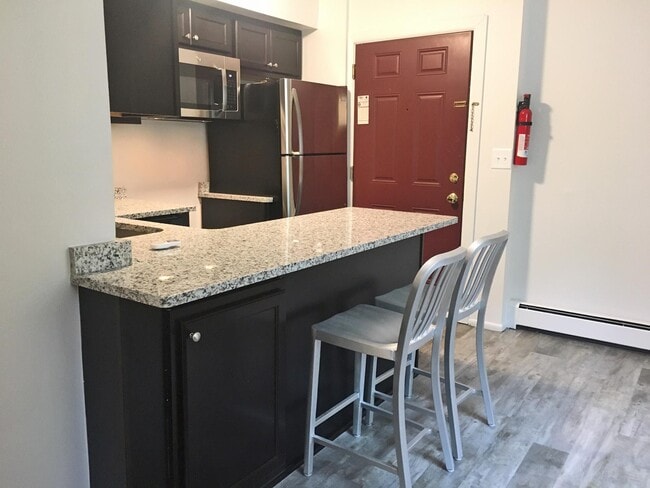 Building Photo - 912 Oakland Ave