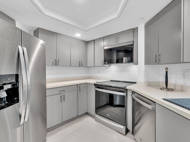 Building Photo - 120 SE 5th Ave