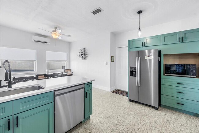 Building Photo - 7100 Shore Dr S