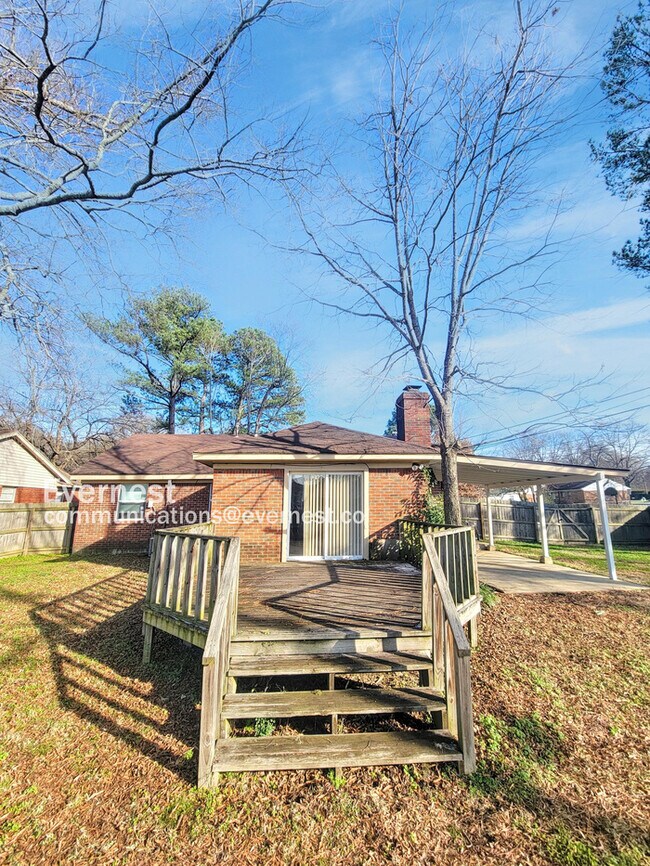 Building Photo - 8549 Southaven Cir W