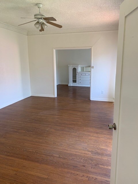 Building Photo - 3843 W 27th St