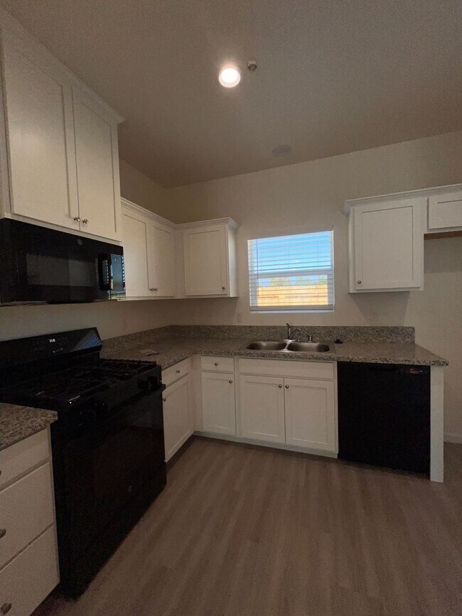 Building Photo - 4214