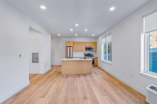 Building Photo - 293 Fairmount Ave