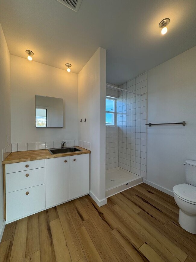 Building Photo - 4BR/3BA with Soaring Ceilings & Large Windows