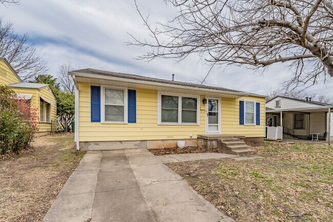 Building Photo - Updated home in Arlington Heights!